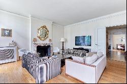 Paris 16th District - An elegant 3/4 bed apartment