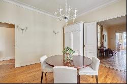 Paris 16th District - An elegant 3/4 bed apartment