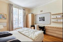 Paris 16th District - An elegant 3/4 bed apartment