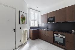 Paris 8th District - A renovated 4-bed apartment