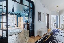 Paris 8th District - A renovated 4-bed apartment