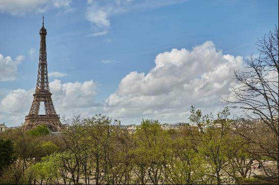 Paris 7th District - An exceptional 4-bed apartment enjoying superb views