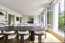 Paris 16th District – A superb 3-bed apartment with a view on Eiffel Tower