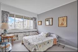 Paris 16th District - A spacious apartment commanding exceptional views