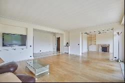 Paris 16th District – A 2-bed apartment enjoying a panoramic view