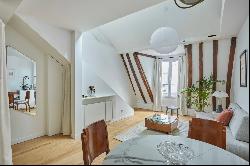 Paris 6th District -  Rue Jacob, 45 m², top floor.