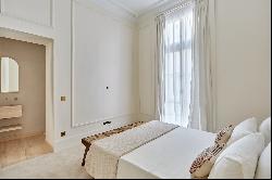 Paris 5th District – An ideal pied a terre - renovated apartment - 4 m height ceilings