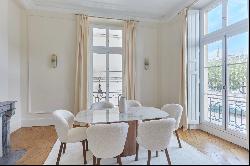 Paris 5th District – An ideal pied a terre - renovated apartment - 4 m height ceilings