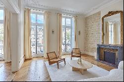 Paris 5th District – An ideal pied a terre - renovated apartment - 4 m height ceilings