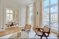 Paris 5th District – An ideal pied a terre - renovated apartment - 4 m height ceilings