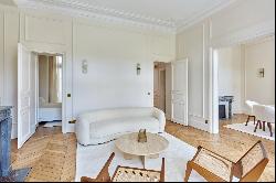 Paris 5th District – An ideal pied a terre - renovated apartment - 4 m height ceilings