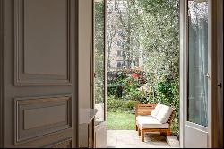 Paris 16th District – A 3-bed apartment with a garden