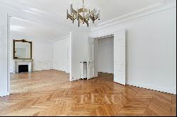 Paris 17th District – An elegant 3-bed apartment