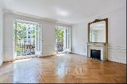 Paris 17th District – An elegant 3-bed apartment