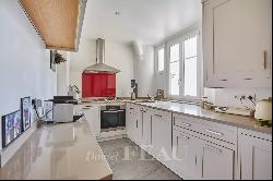 Paris 17th District – A 4/5 bed family apartment