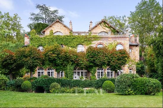 Triel-sur-Seine  -  A remarkable period property with annexes