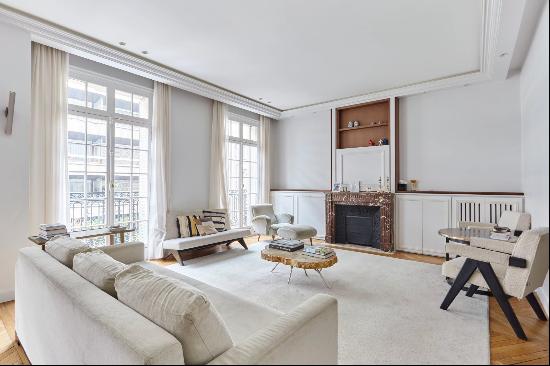 Paris 17th District - A renovated 3-bed apartment