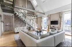 Paris 8th District –  A magnificent split-level apartment