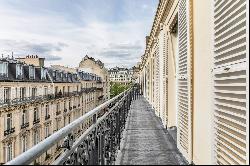 Paris 8th District –  A magnificent split-level apartment