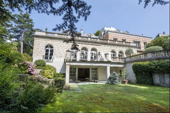 Paris 16th District - A magnificent private mansion