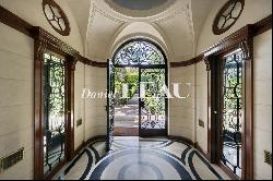 Paris 16th District – A magnificent private mansion