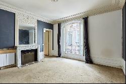 Paris 6th District - Jardin du Luxembourg - Apartment to be renovated