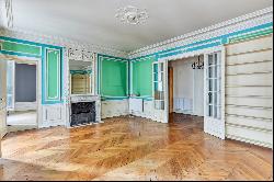 Paris 6th District - Jardin du Luxembourg - Apartment to be renovated