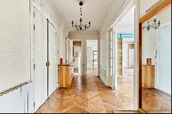 Paris 6th District - Jardin du Luxembourg - Apartment to be renovated