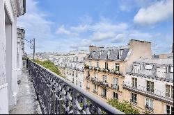 Paris 2nd District – A superb 3-bed apartment with a balcony