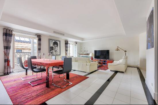 Paris 2nd District - A superb 3-bed apartment with a balcony