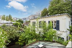 Neuilly-sur-Seine  -  A superb property with a garden