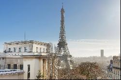 Paris 16th District - A magnificent apartment enjoying an Eiffel Tower view