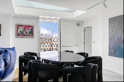 Paris 8th District –  A 3/4 bed apartment facing the Elysee Palace