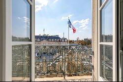 Paris 8th District –  A 3/4 bed apartment facing the Elysee Palace