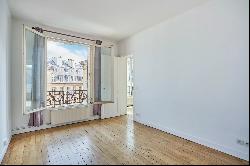 Paris 6th District - Carrefour de l'Odéon, 5th floor, two bedrooms.