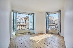 Paris 6th District - Carrefour de l'Odéon, 5th floor, two bedrooms.