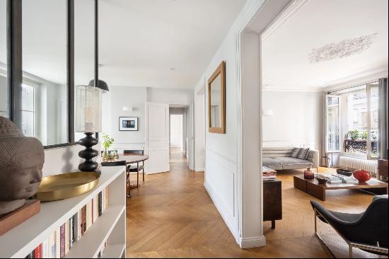 Paris 9th District - An elegant 3-bed apartment