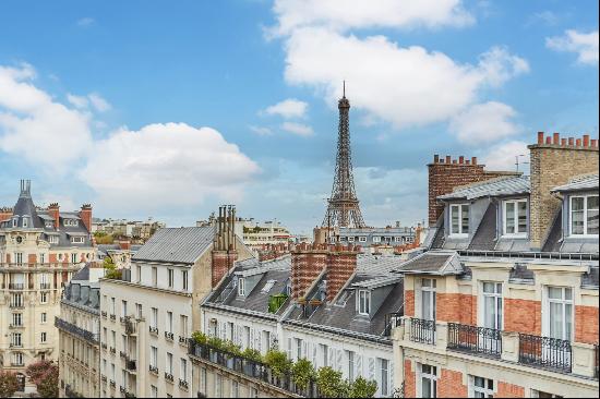 Paris 16th District - A 2-bed apartment enjoying Eiffel Tower views