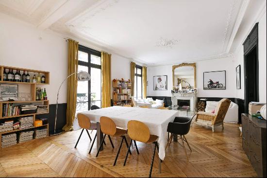 Paris 16th District - A renovated 4-bed apartment