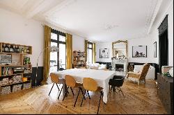 Paris 16th District – A renovated 4-bed apartment