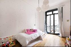 Paris 16th District – A renovated 4-bed apartment