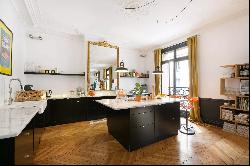 Paris 16th District – A renovated 4-bed apartment