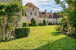 In the heart of the Nièvre department – A magnificent 14th century property