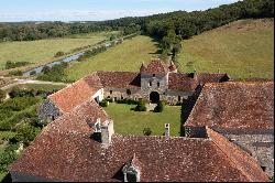 In the heart of the Nièvre department – A magnificent 14th century property