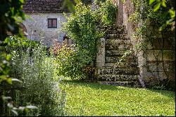 In the heart of the Nièvre department – A magnificent 14th century property