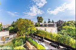 Paris 16th District – A 2-bed apartment enjoying open views