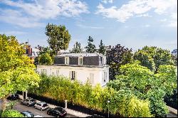 Paris 16th District – A 2-bed apartment enjoying open views