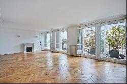 Paris 16th District – A superb 4-bed apartment