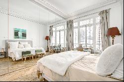 Paris 16th District - A renovated 5-bed apartment in a prime location