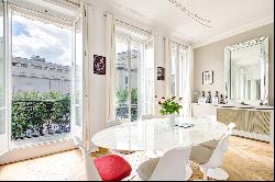 Paris 16th District – A renovated 5-bed apartment in a prime location